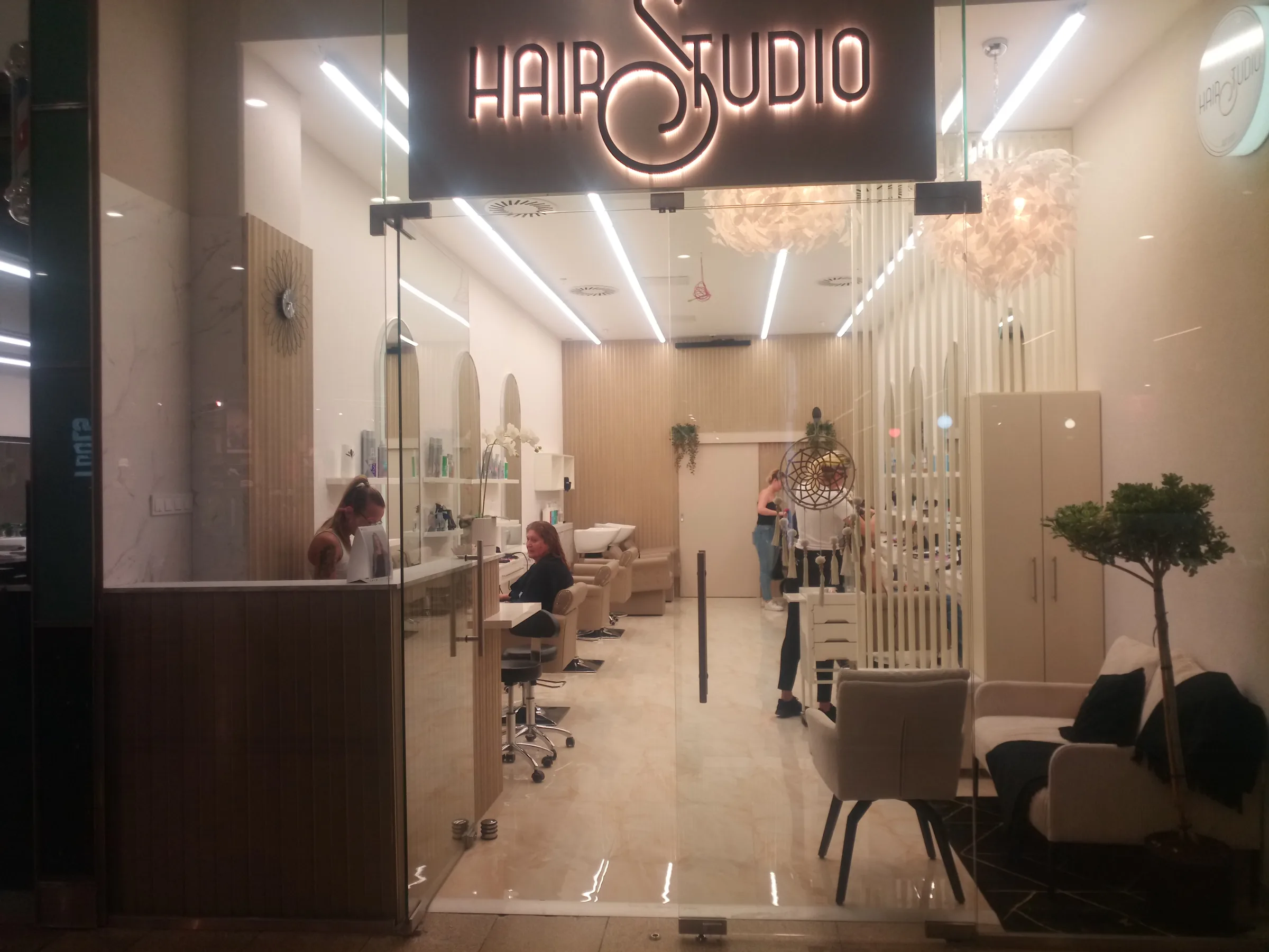 Pécs Árkád Hair studio