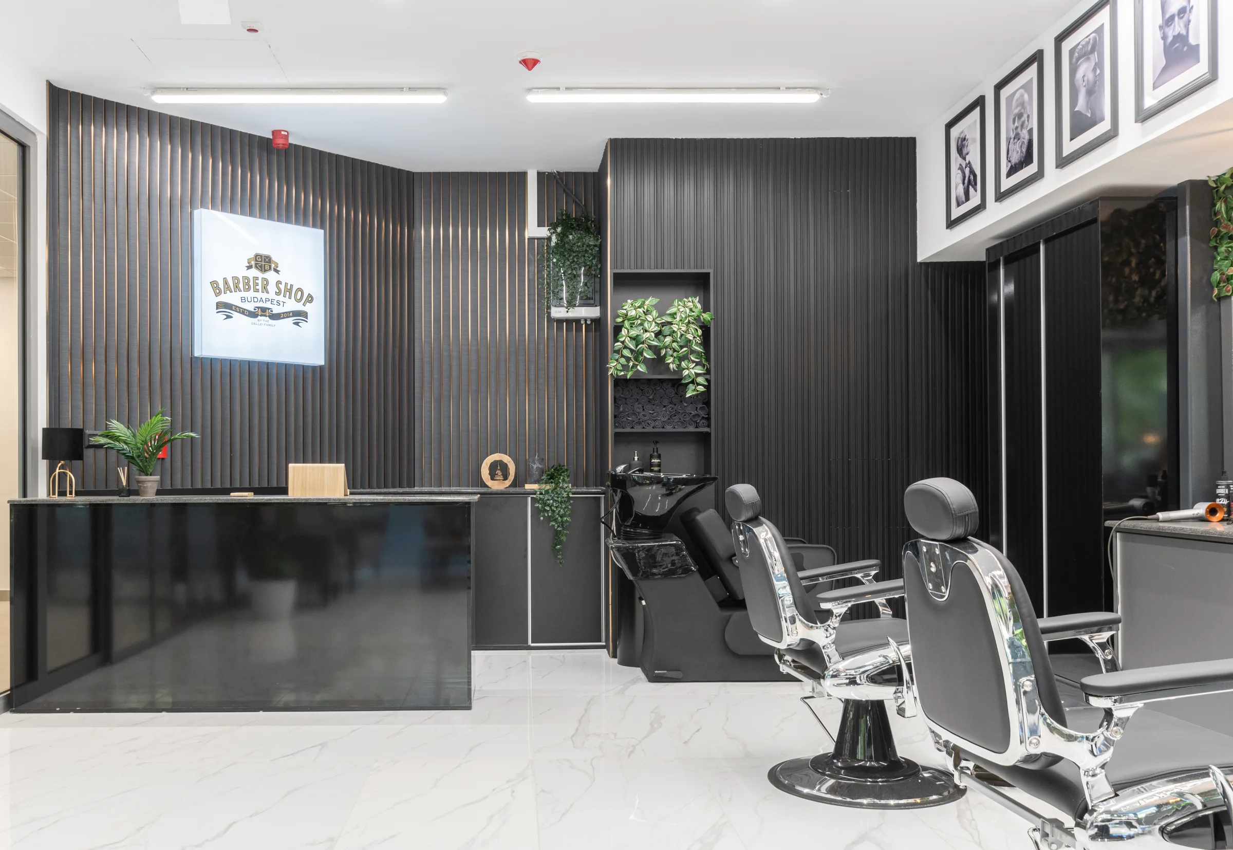 Barber shop Szekszárd, volt Skála üzletház