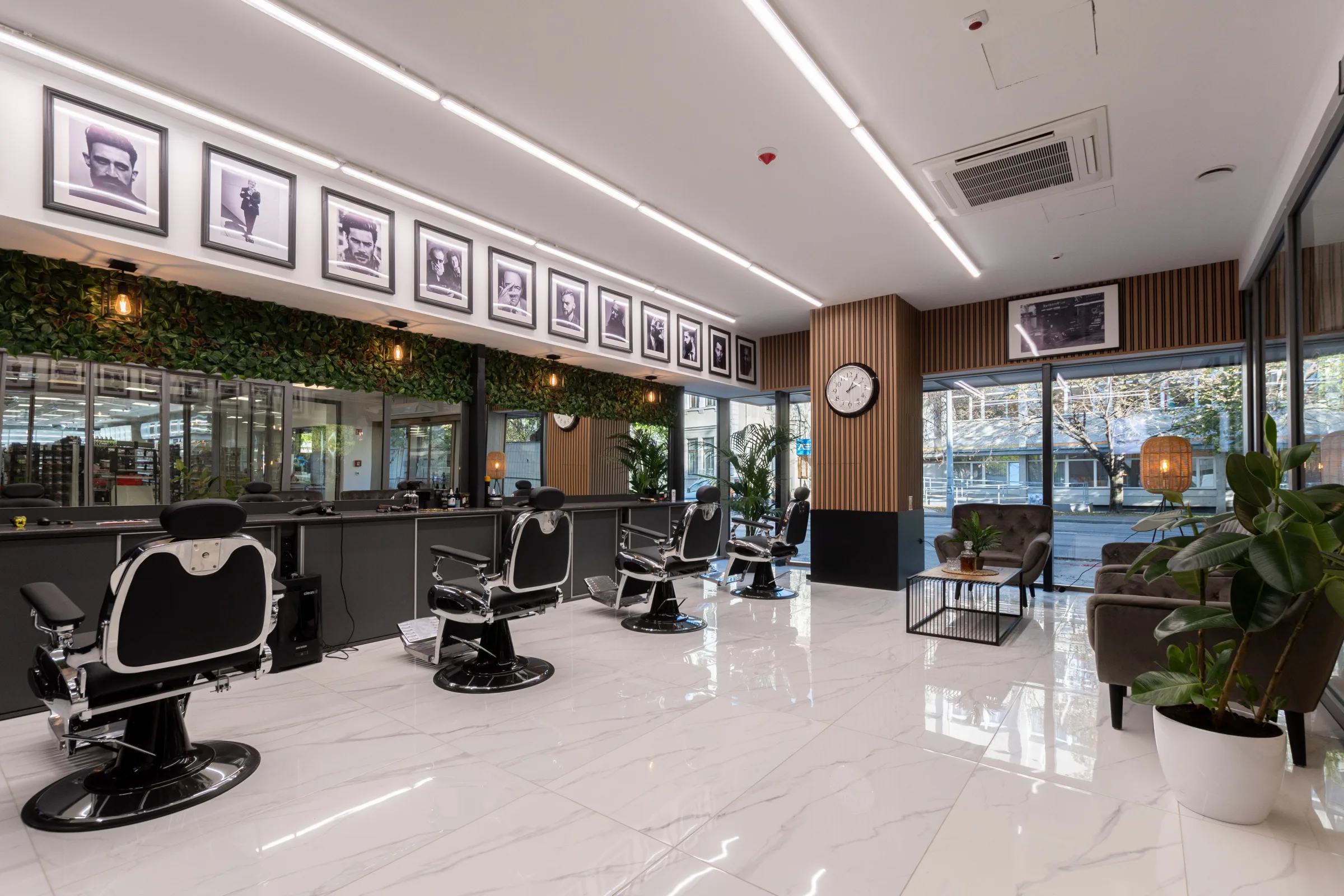 Barber shop Szekszárd, volt Skála üzletház