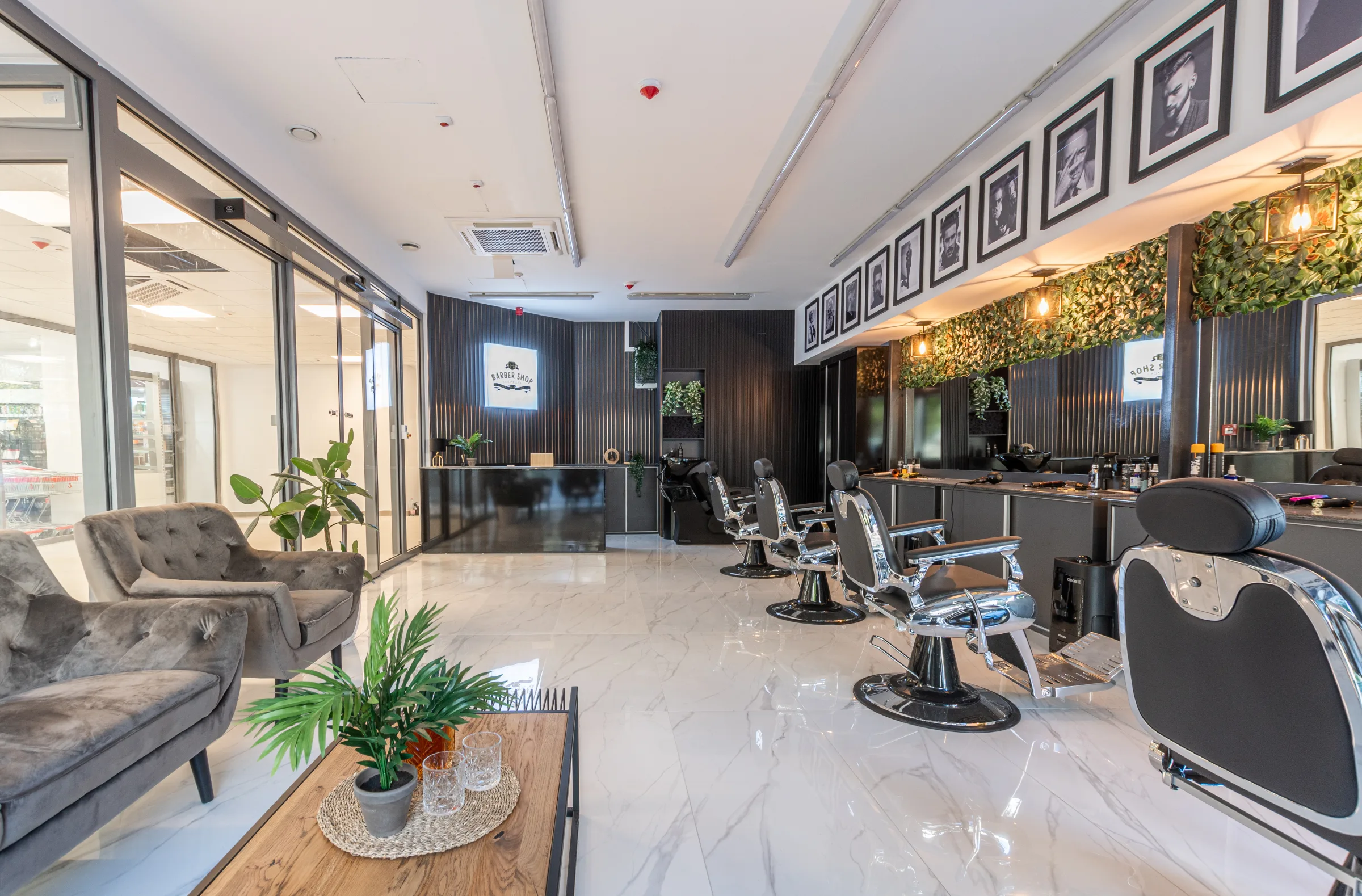 Barber shop Szekszárd, volt Skála üzletház